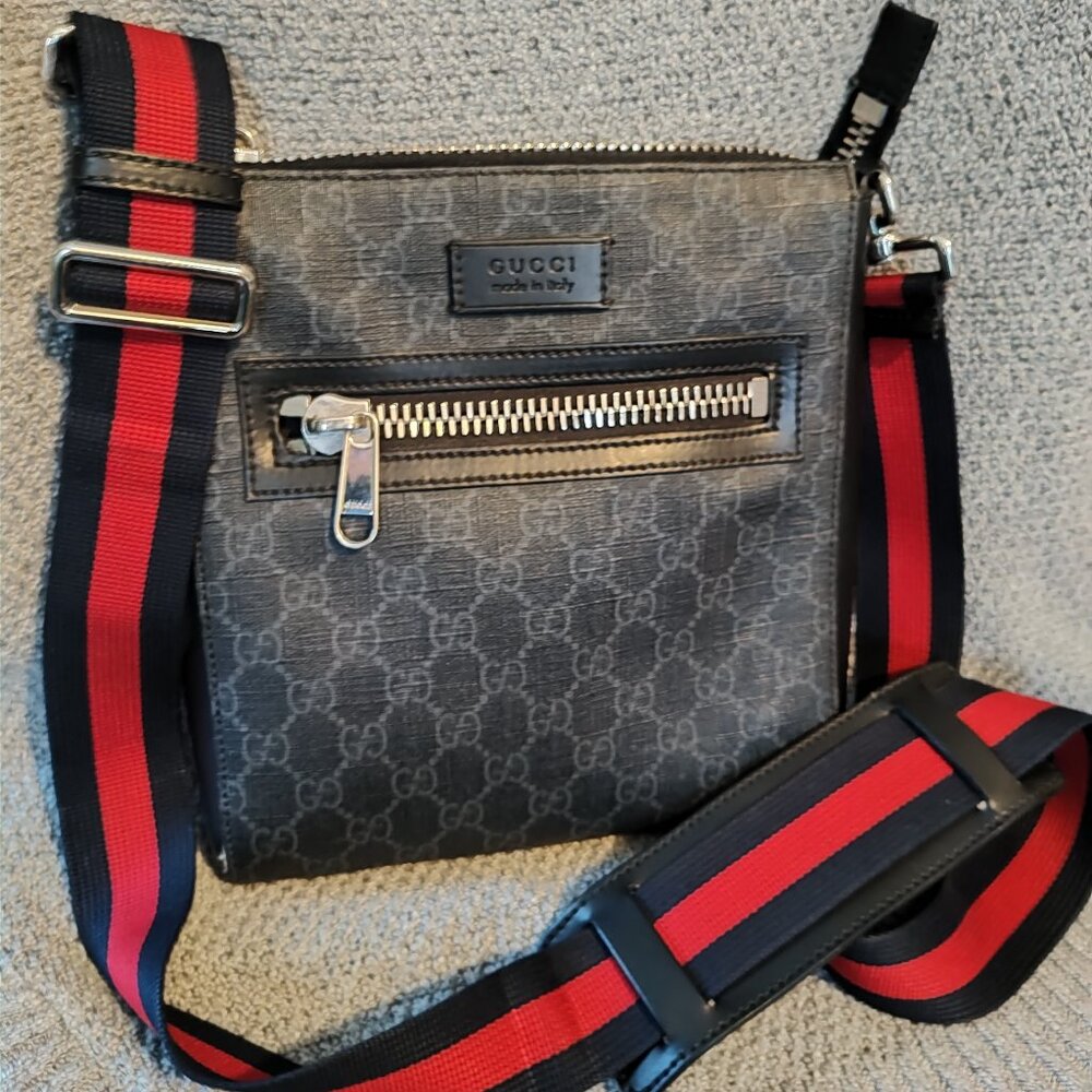 Gucci Supreme Messenger Bag